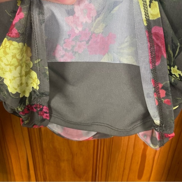 Bar III Square Neck Semi Sheer Green Floral Ruffled Body Con Fitted Blouse - Picture 8 of 10